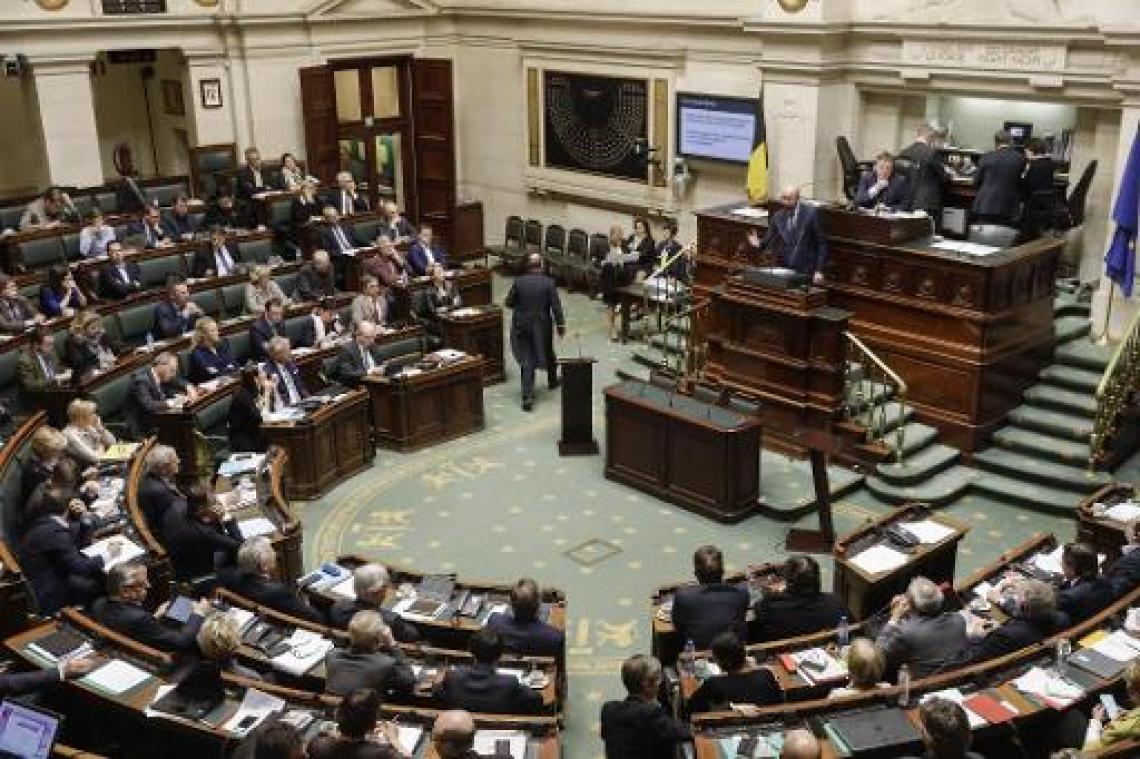 Kamer keurt ordemotie goed die regeerverklaring vraagt tegen dinsdag