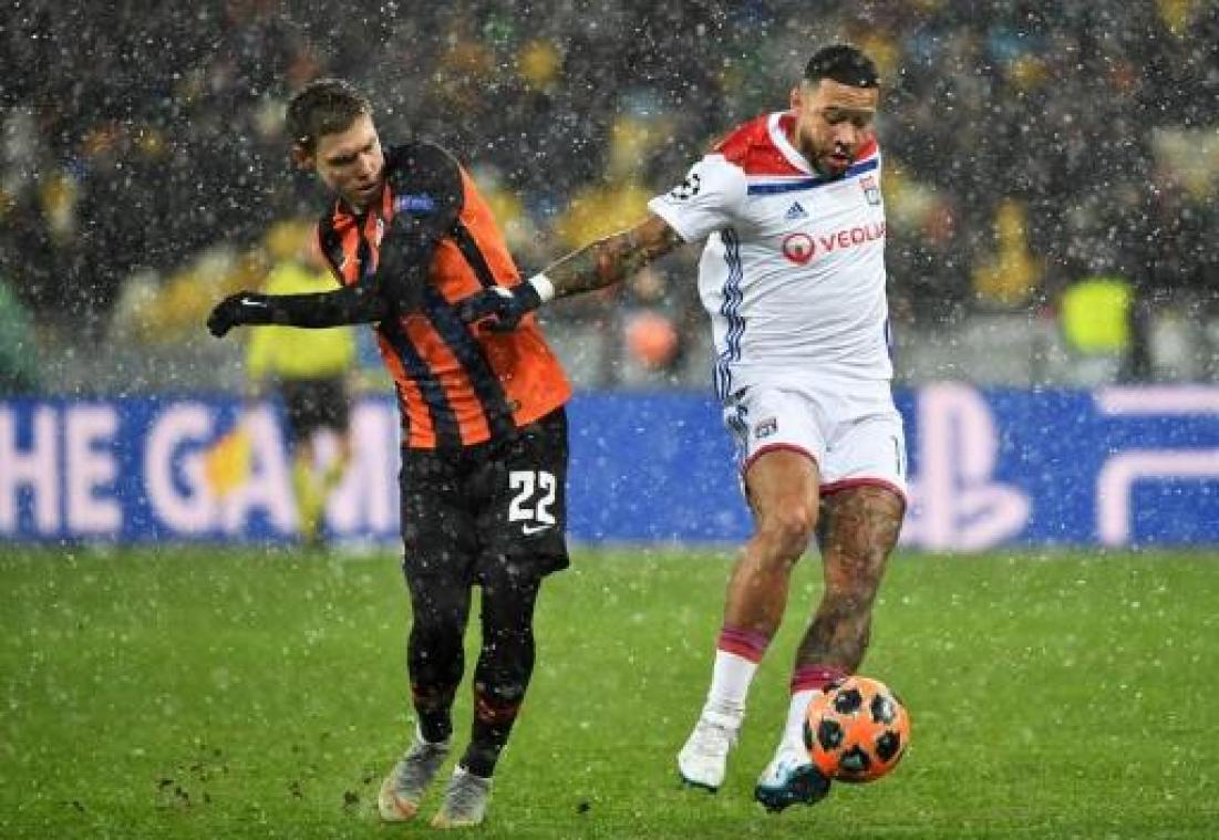 Belgen in het buitenland - Denayer en Lyon overwinteren in kampioenenbal na gelijkspel tegen Shakhtar Donetsk