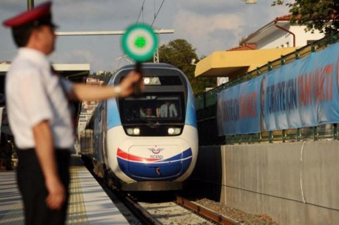 Zeker vier doden bij ongeval met hogesnelheidstrein in Turkije