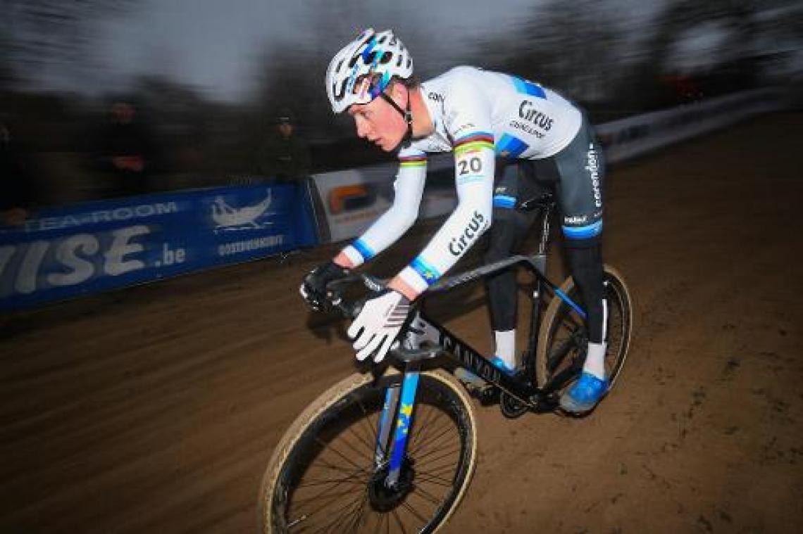 Mathieu van der Poel wint Scheldecross voor derde jaar op rij