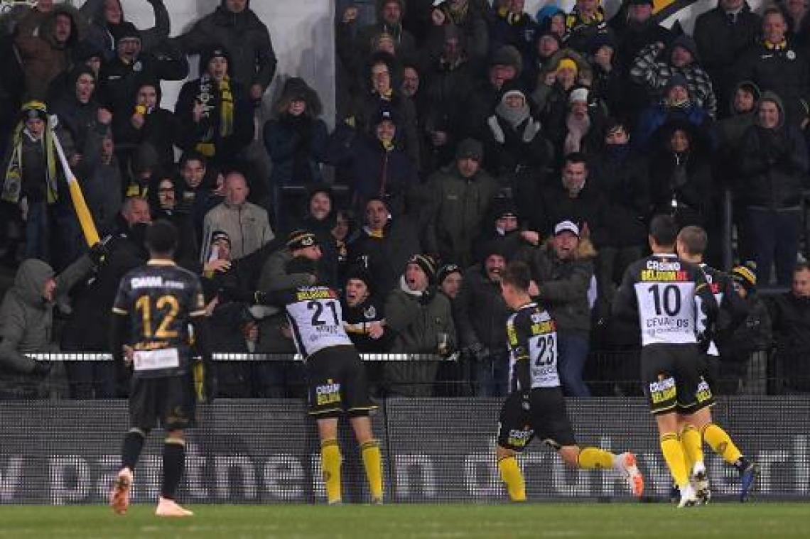 Jupiler Pro League - Lokeren wint verrassend van STVV, Moeskroen doet slechte zaak met nederlaag bij Eupen