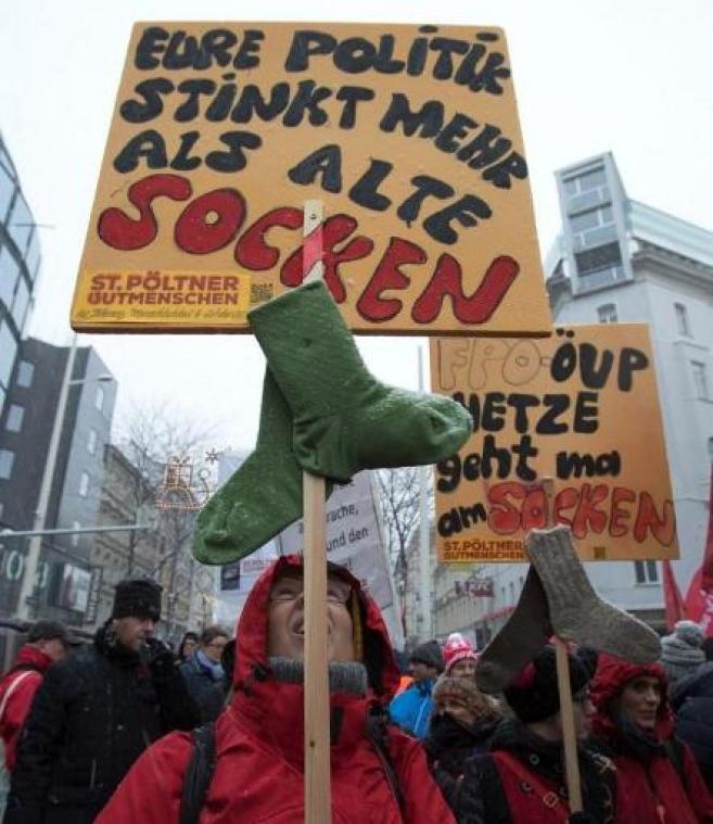 Zowat 17.000 betogen tegen Oostenrijkse regering