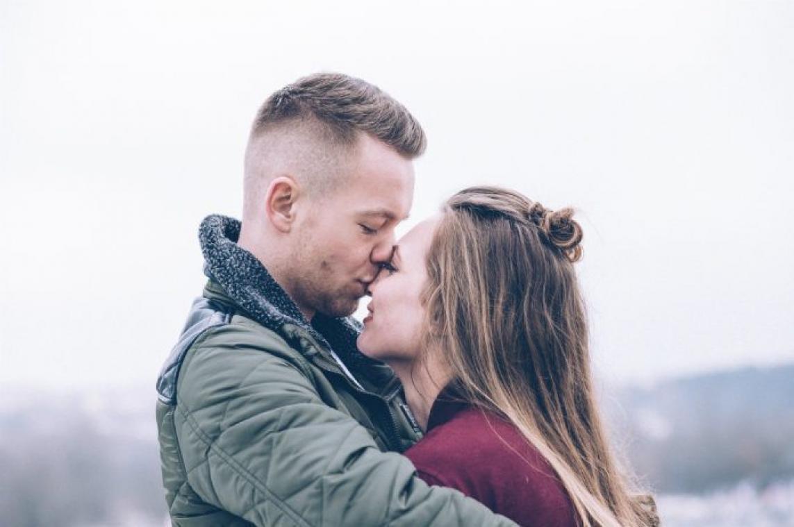 Deze vier signalen verraden of je partner iets verbergt