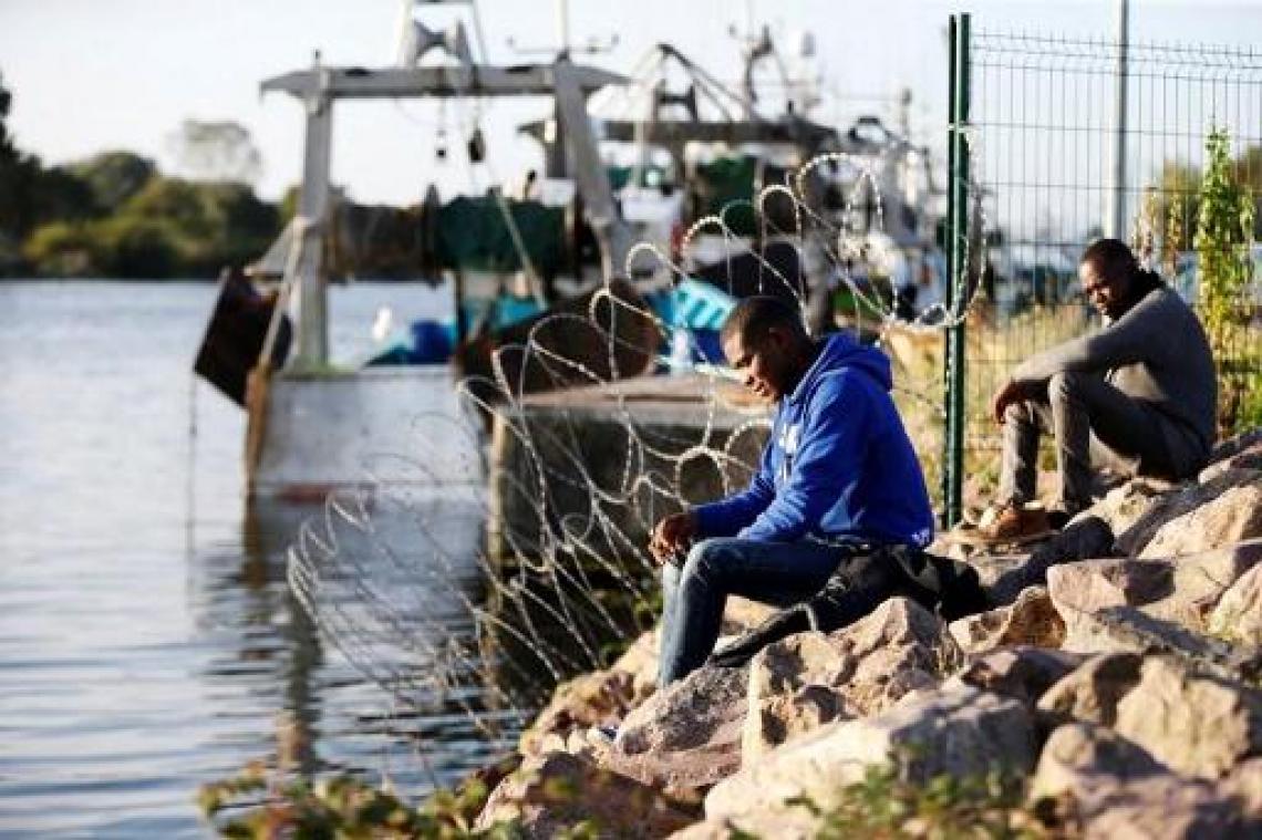 Negen migranten gered van boot op Kanaal