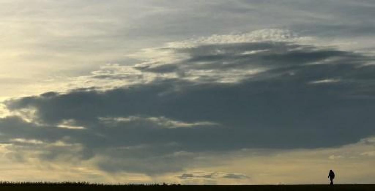 Weerbericht: zwaarbewolkt met rukwinden maar zachte temperaturen