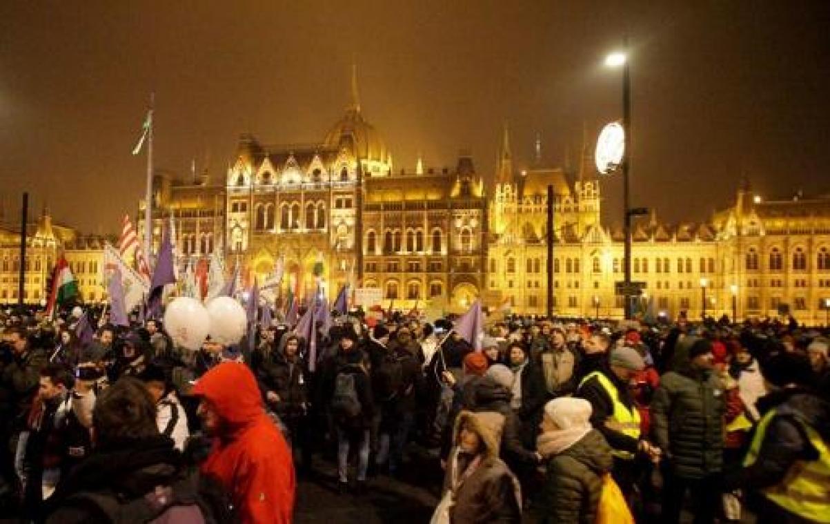 Duizenden Hongaren protesteren opnieuw tegen de regering in Boedapest
