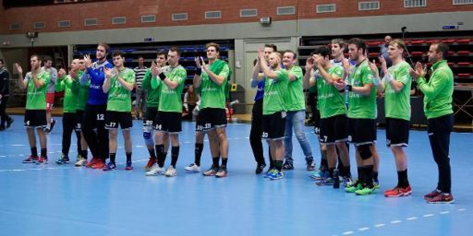 Beker van België handbal (m) - Bocholt met de vingers in de neus voorbij bekerhouder Hasselt