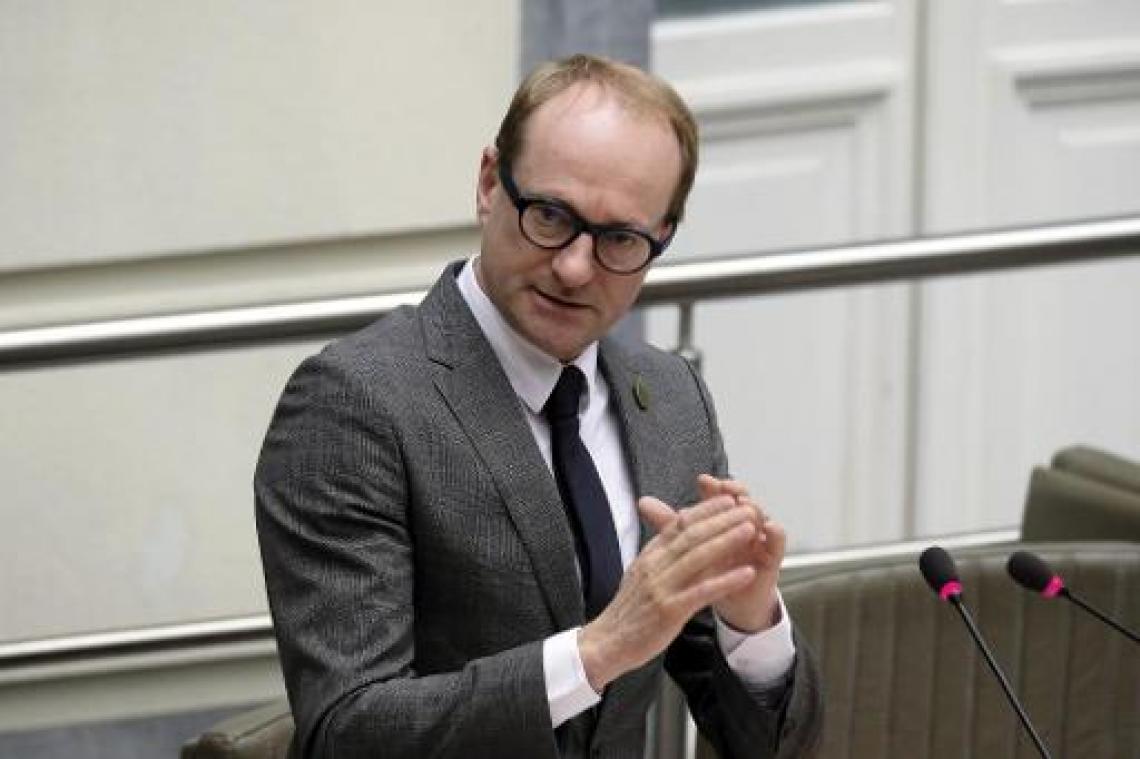 Vlaanderen stelt einde aan pelsdierkweek en dwangvoeding
