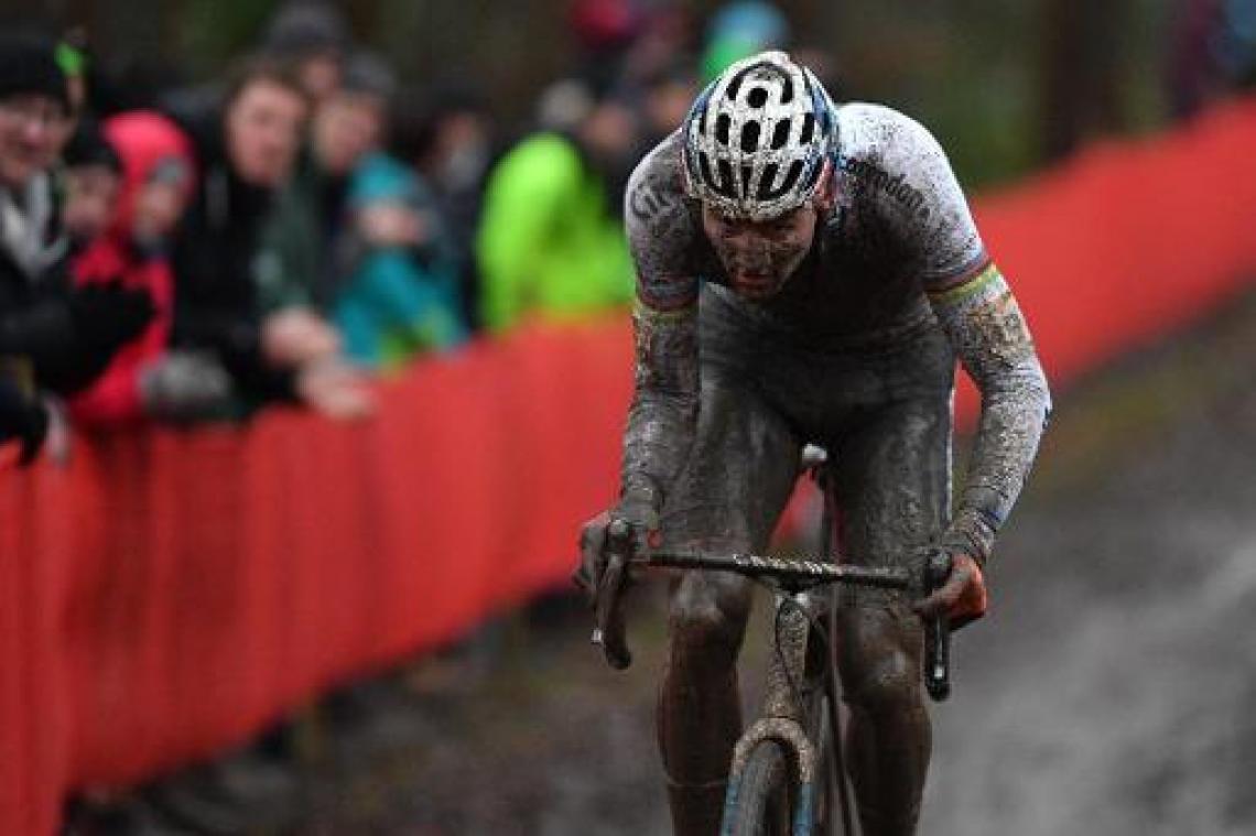 Mathieu van der Poel duldt ook in Namen geen tegenstand