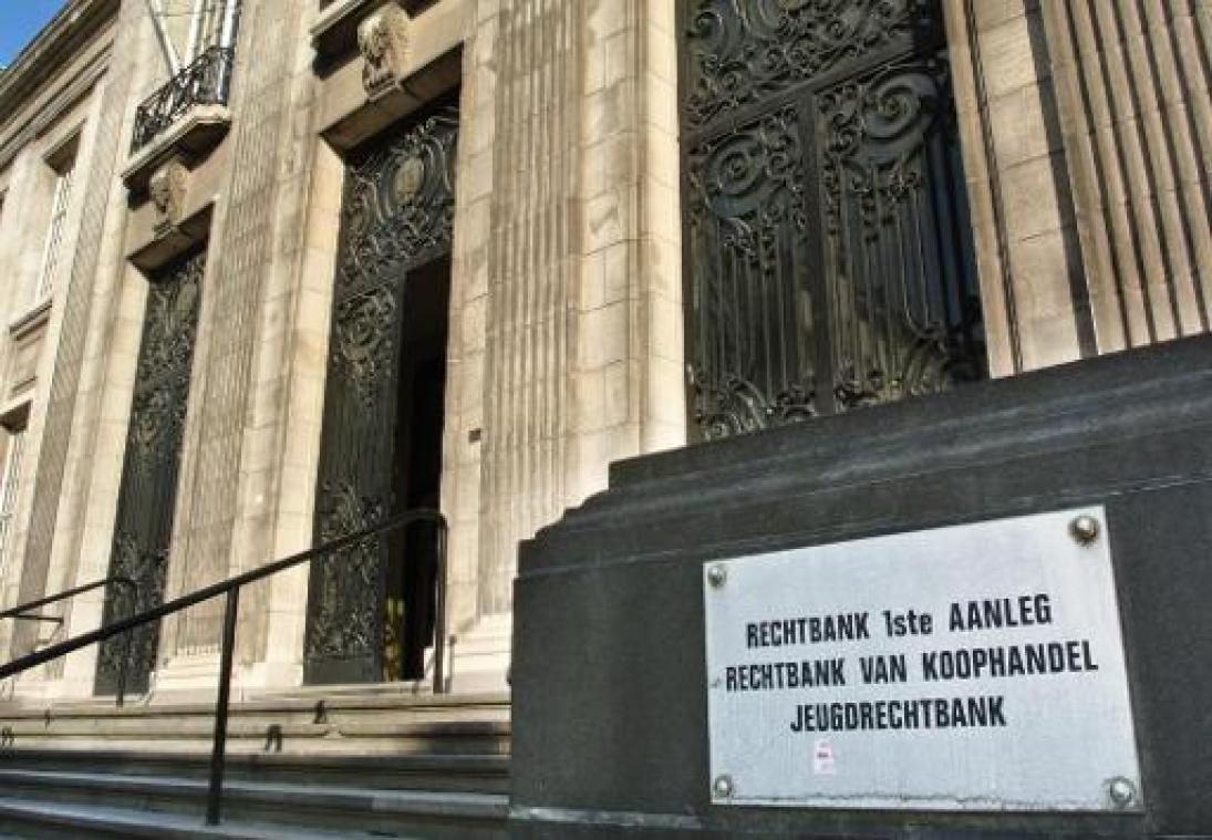 Verdachte van dubbele kotmoord krijgt twaalf maanden voor foltering