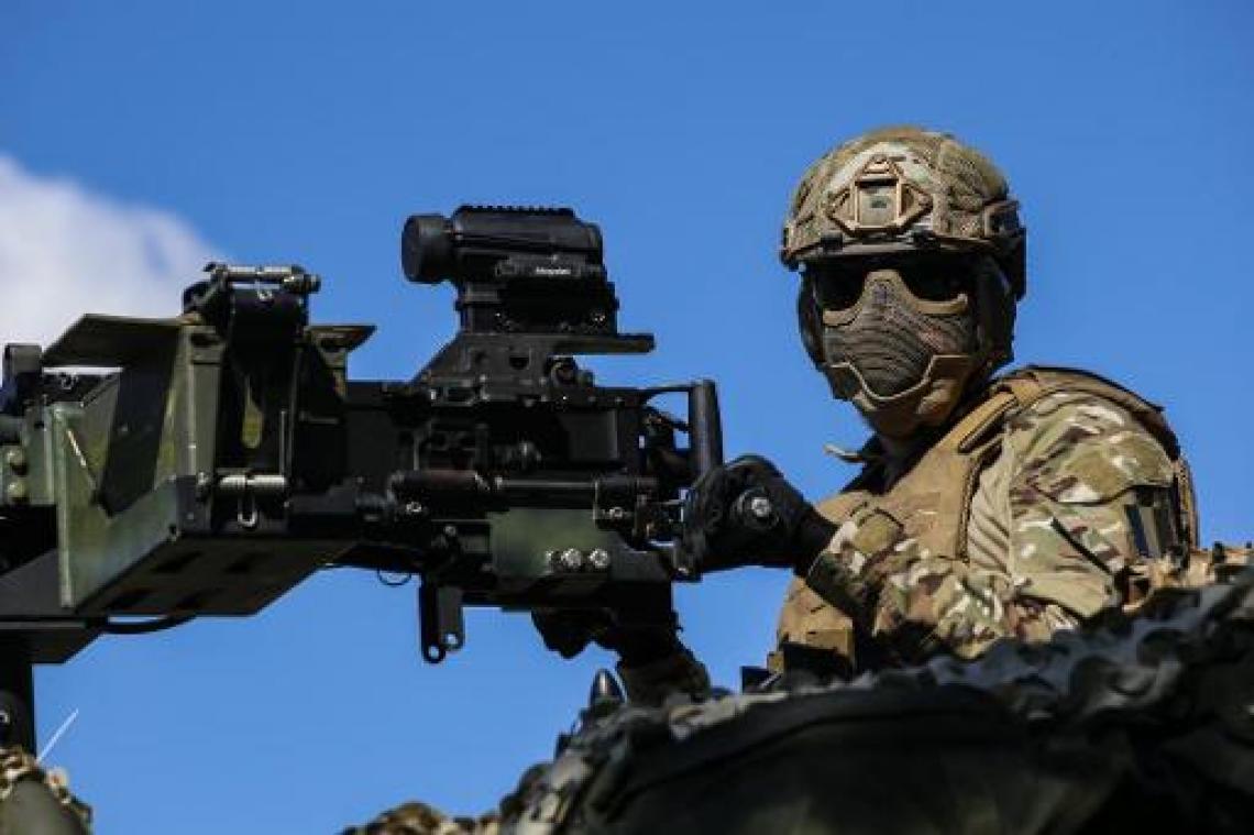 Defensie verstrengt regels smartphone-gebruik voor militairen in operatie