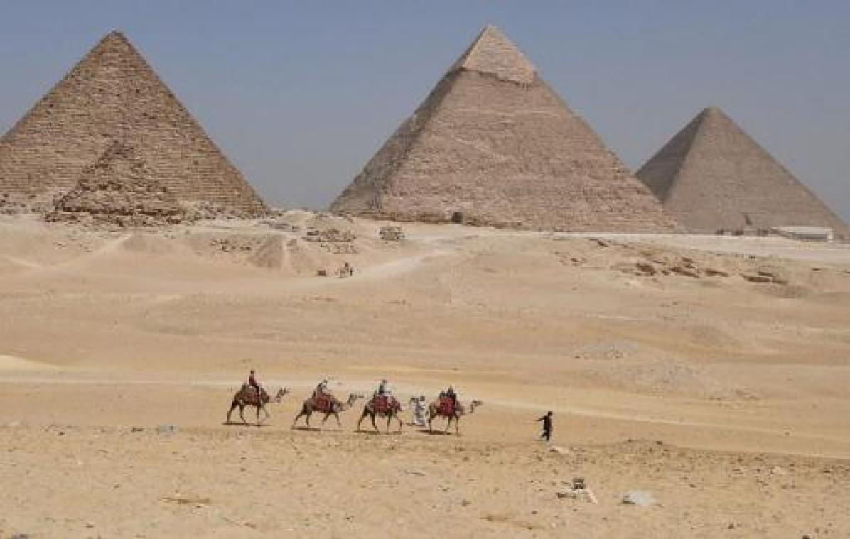 Slachtoffers bij explosie op toeristenbus bij Egyptische piramides