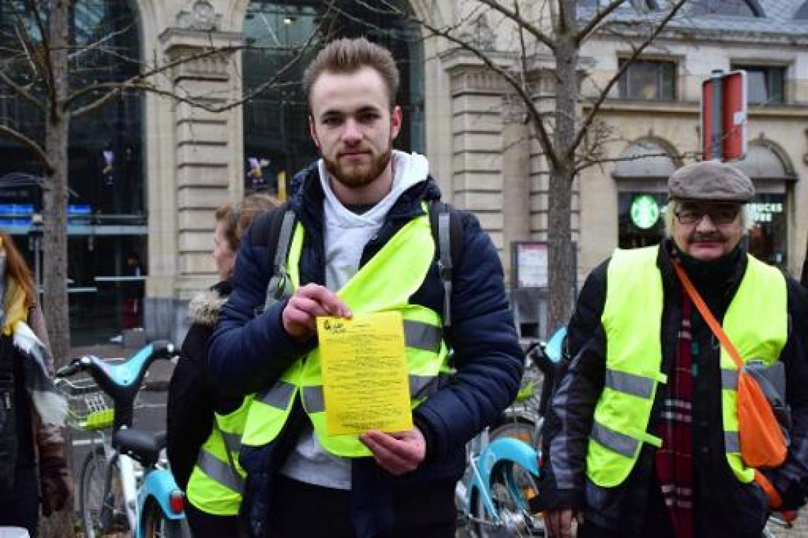 Zestigtal gele hesjes houden sensibiliseringsactie in Namen