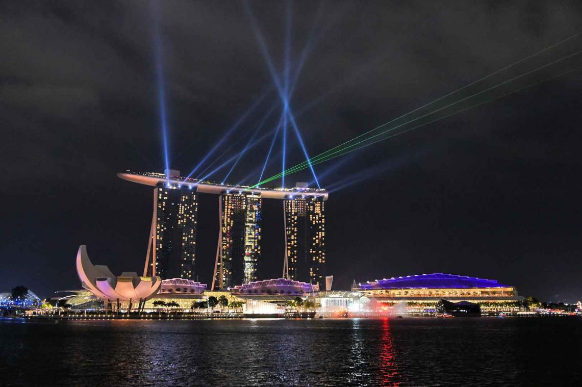 In Beeld: lichten uit voor Earth Hour