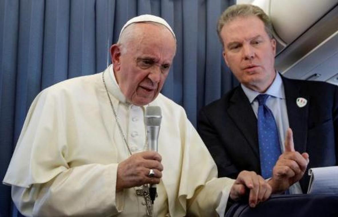 Vaticaanse woordvoerder en adjunct-woordvoerder stappen op