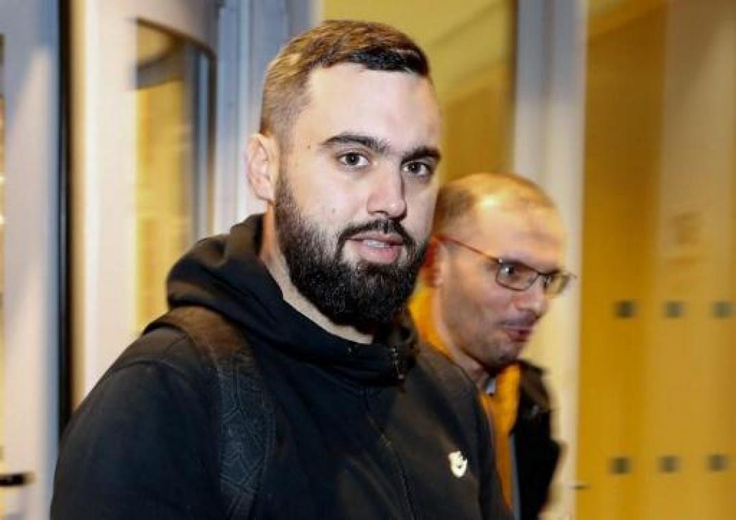 Sociale onrust Frankrijk - Kopstuk Franse gele hesjes opgepakt in buurt van Champs-Elysées
