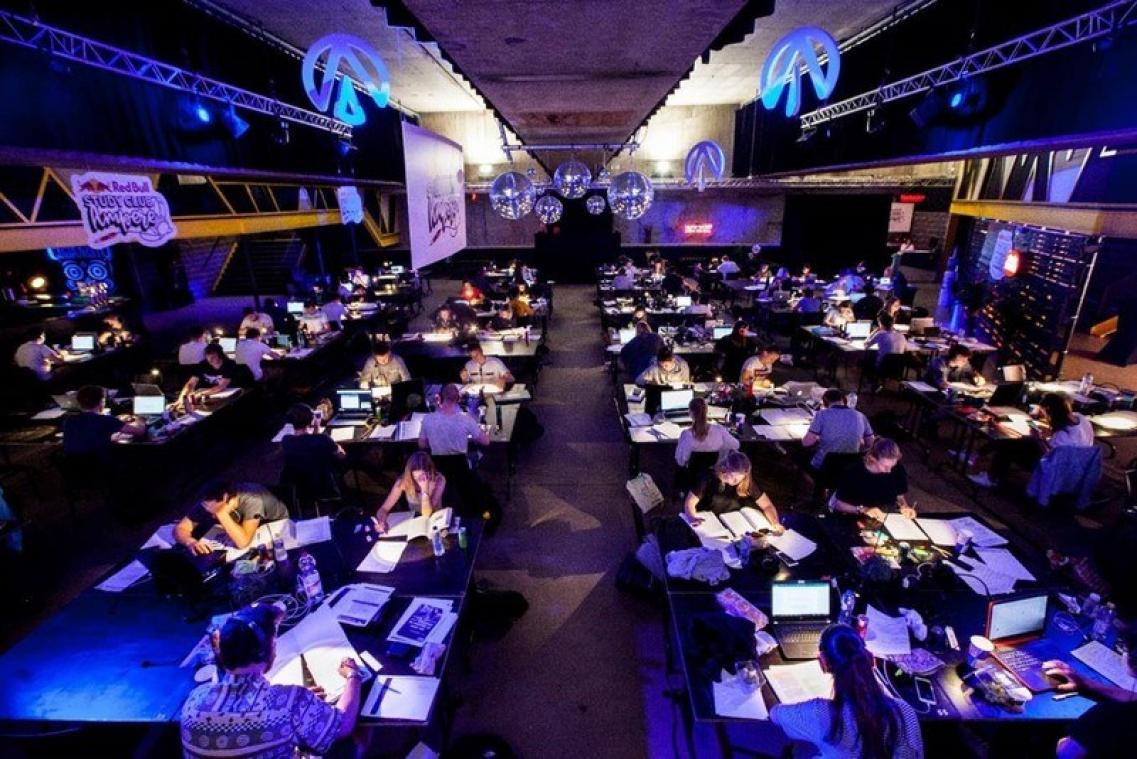De bib beu? Studenten kunnen in nachtclub blokken
