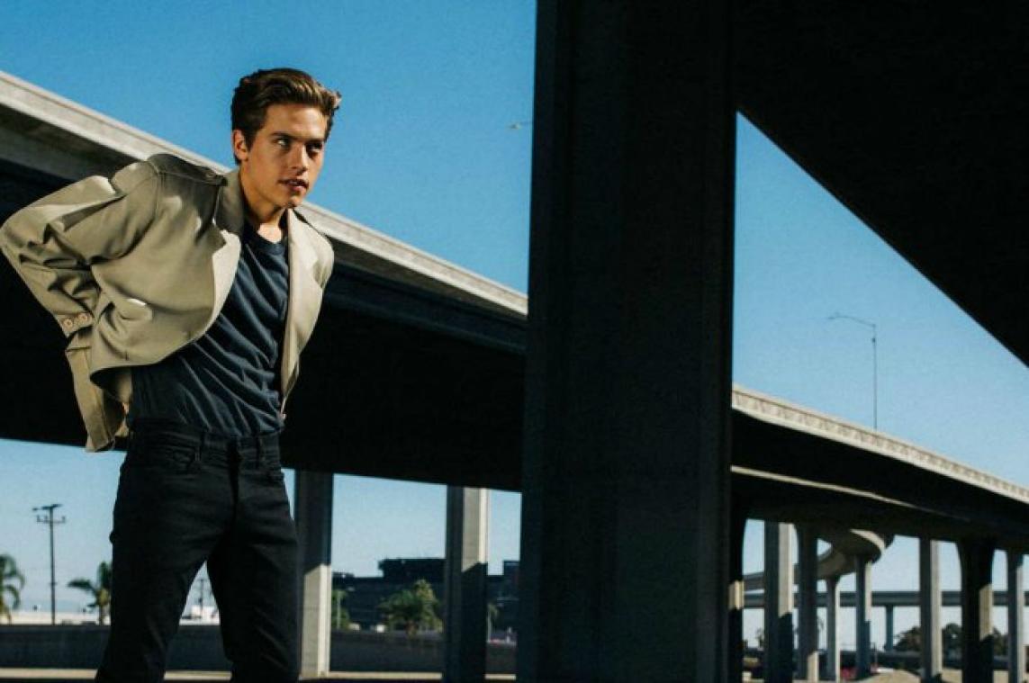 IN BEELD. Cole Sprouse fotografeert broer Dylan voor campagne