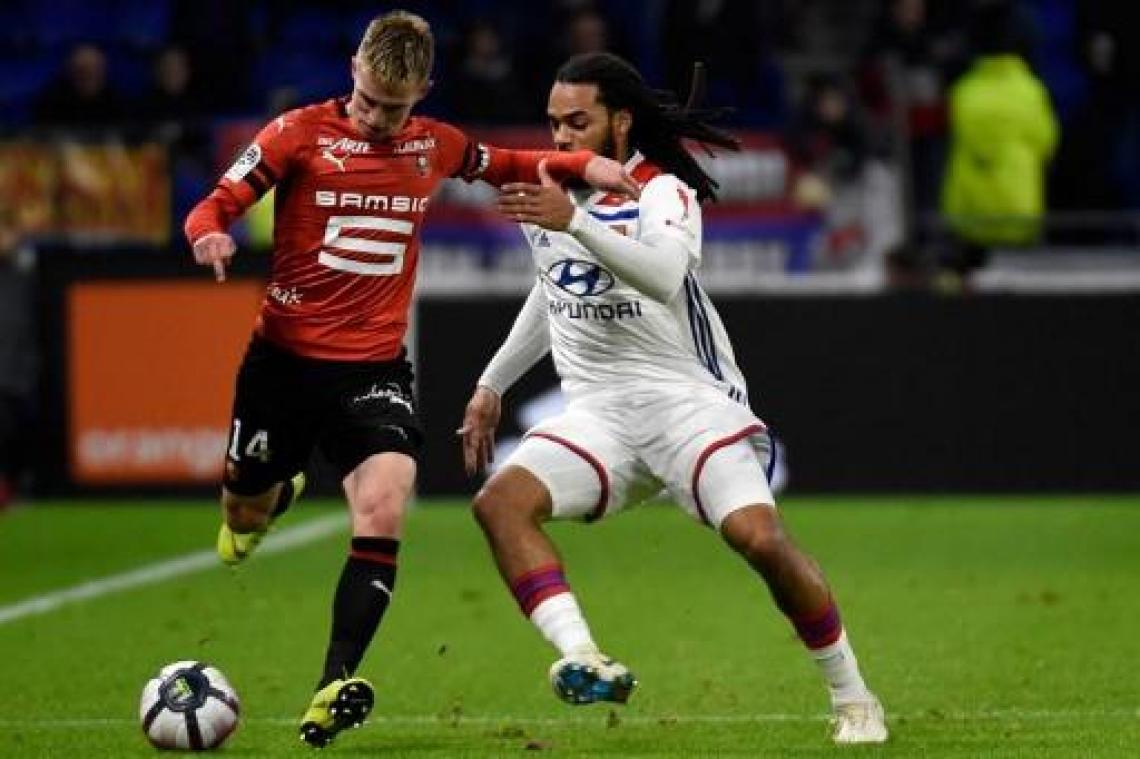 Belgen in het buitenland - Denayer en Lyon vlot naar zestiende finales