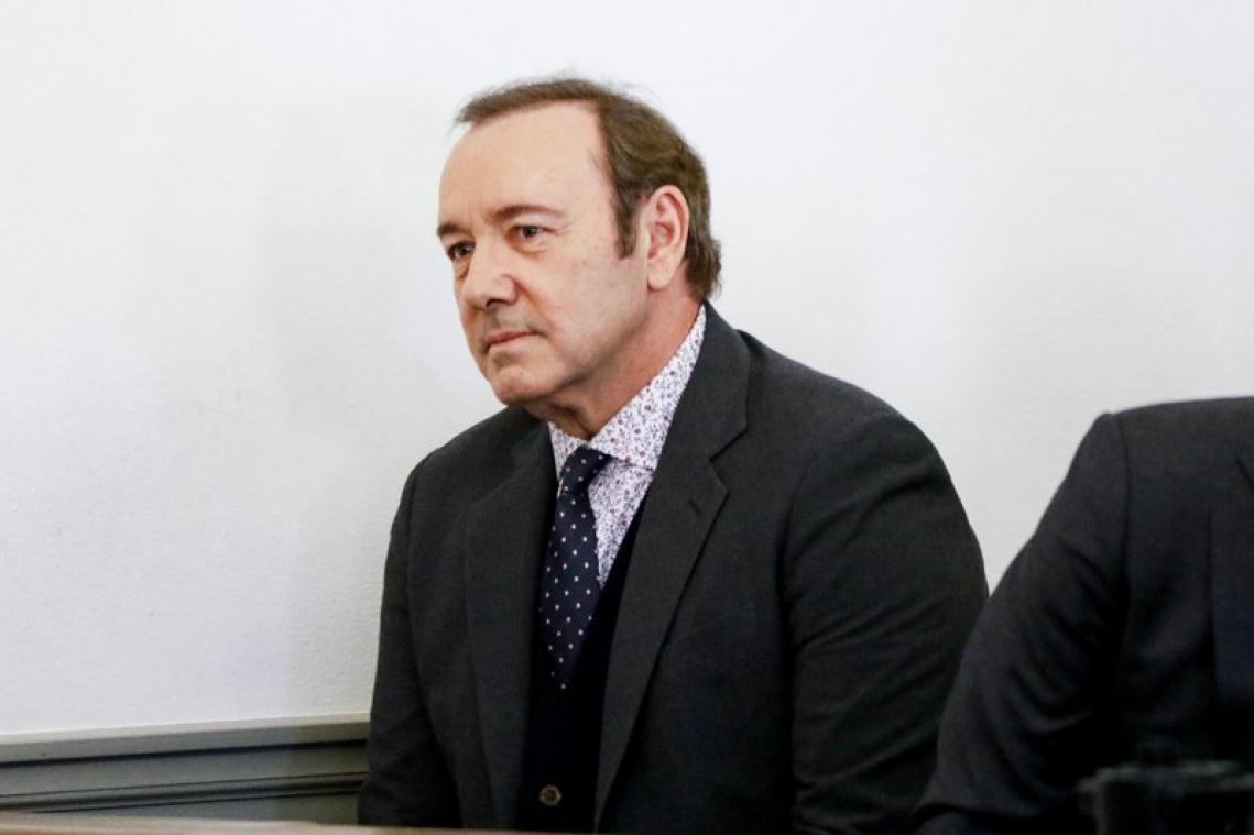 Kevin Spacey na rechtbankbezoek van de weg gehaald voor hardrijden