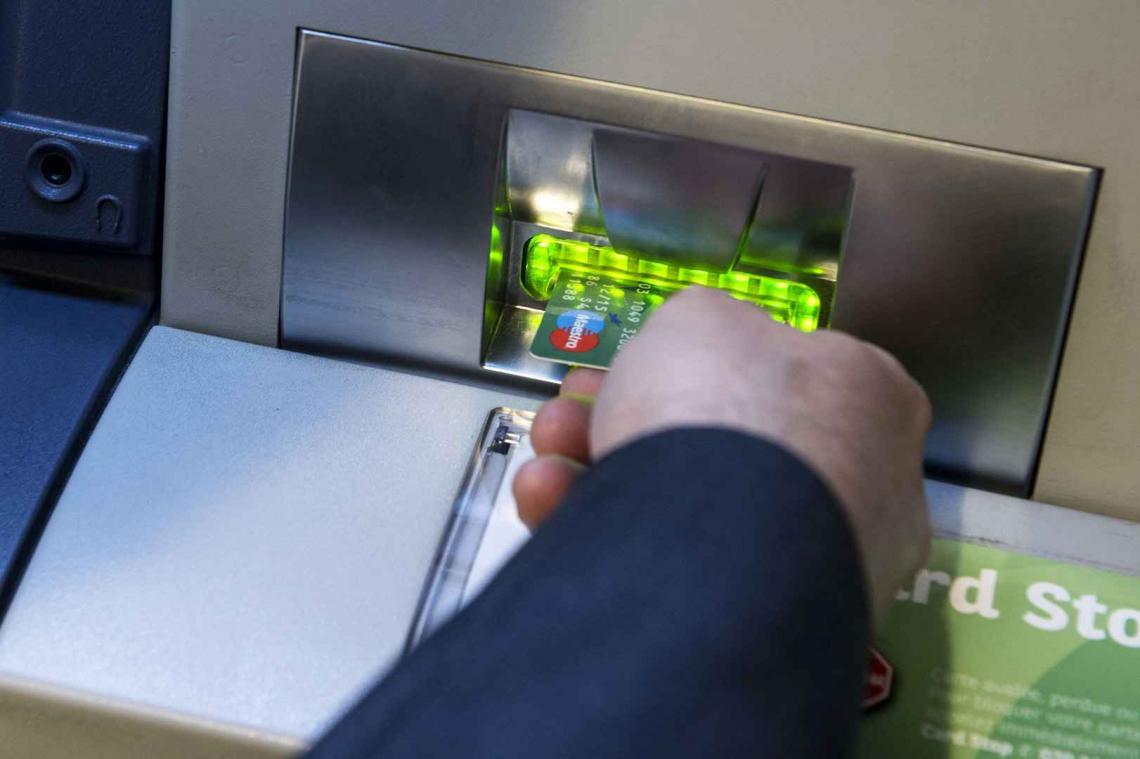Banken willen geld afhalen betalend maken
