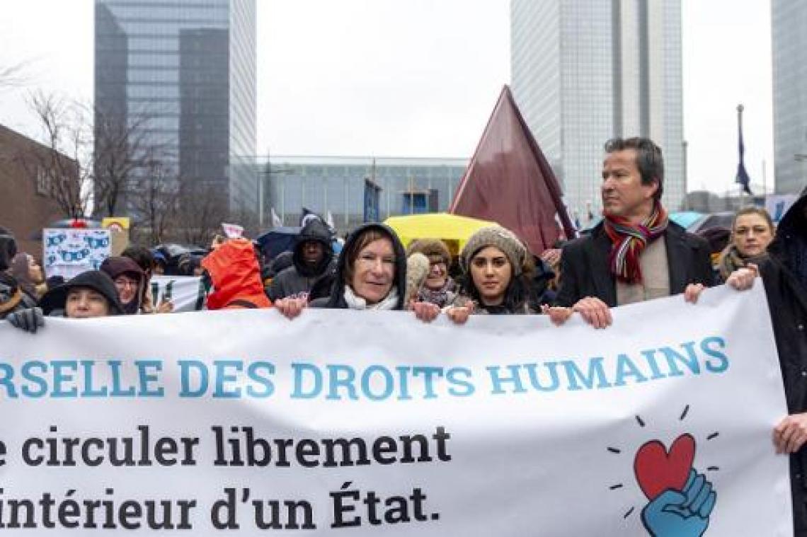 Ongeveer 2.500 mensen in Brussel op straat voor waardige migratiepolitiek