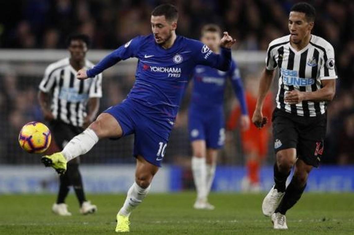 Belgen in het buitenland - Assist Hazard helpt Chelsea aan drie punten tegen Newcastle