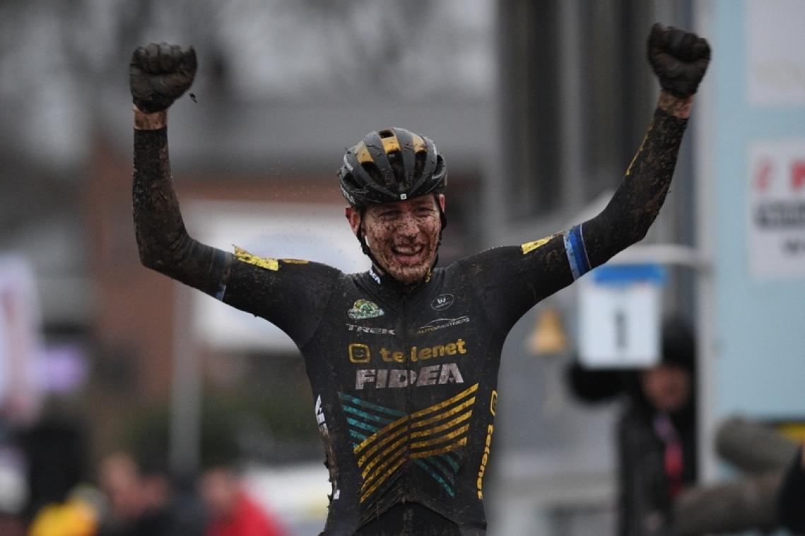 Toon Aerts klopt Wout van Aert en pakt eerste Belgische driekleur