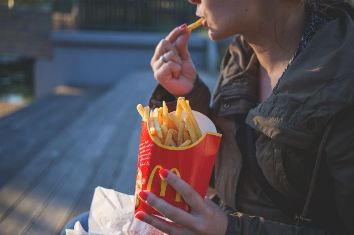 Met deze tip mors je geen ketchup meer als je frietjes eet