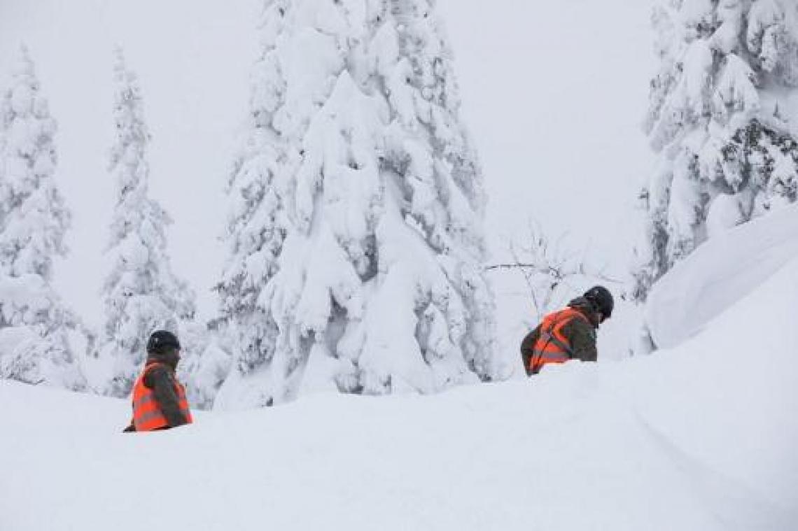 Winterweer in Duitsland en Oostenrijk - Fernpass zeker tot dinsdagavond afgesloten, meerdere dorpen van buitenwereld afgesloten