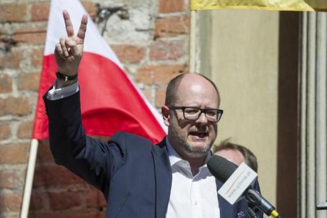 Burgemeester van Gdansk neergestoken tijdens publiek evenement
