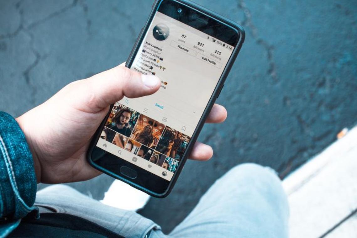 Sociale media werken even verslavend als drugs