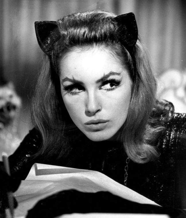 De uitvindster van shapewear is... Catwoman!