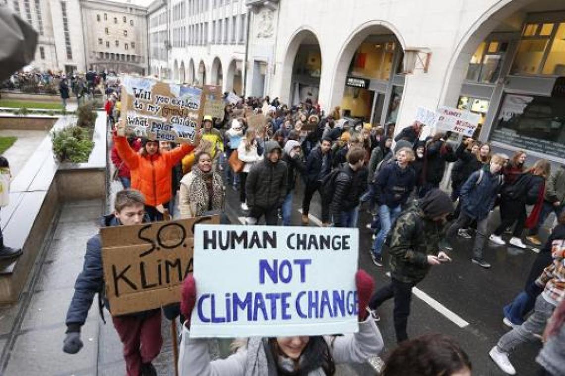 Leerlingen zijn begonnen aan hun klimaatmars door de hoofdstad