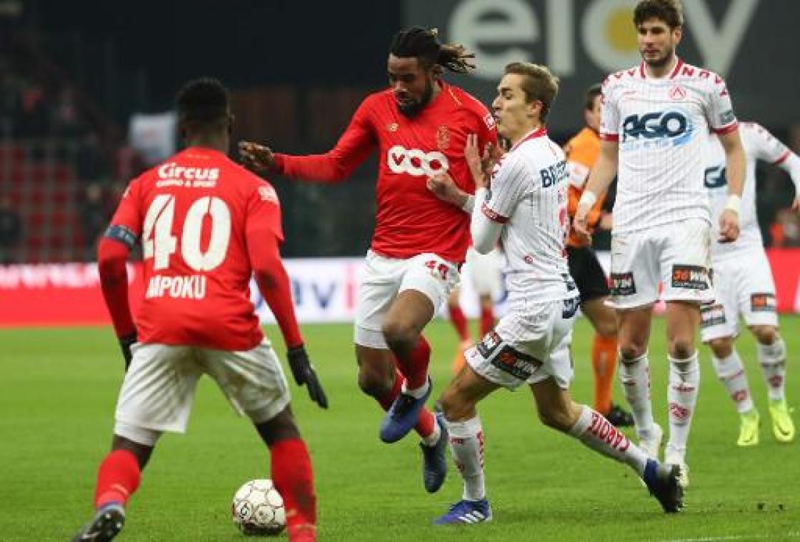 Jupiler Pro League - Standard wint in extremis van Kortrijk
