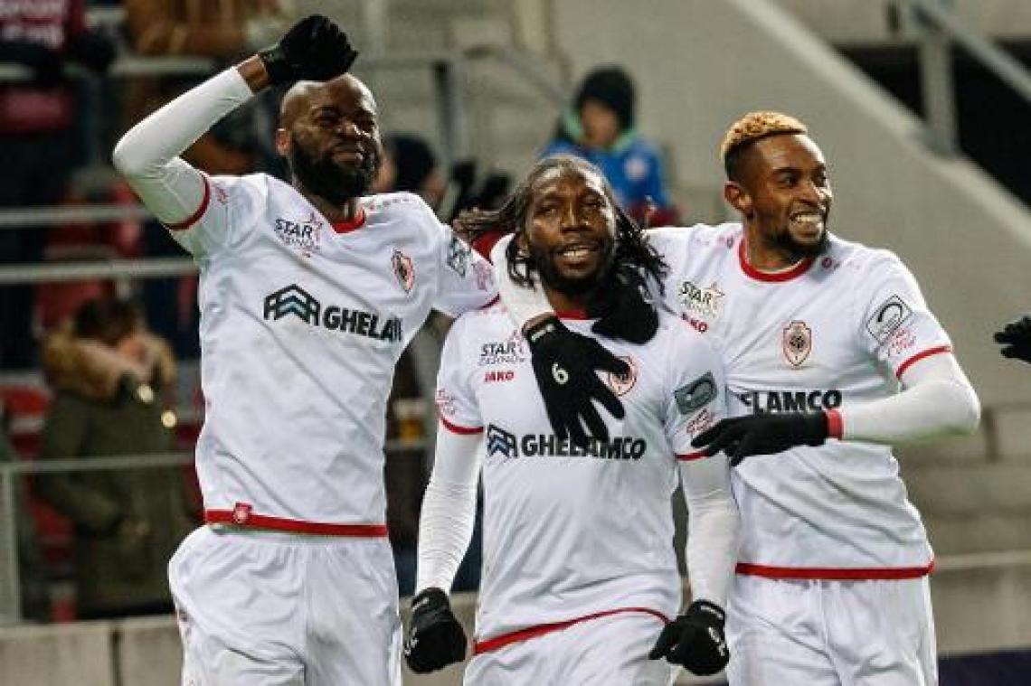 Jupiler Pro League - Antwerp wipt na 1-2 zege bij Zulte Waregem naar voorlopige gedeelde tweede plaats