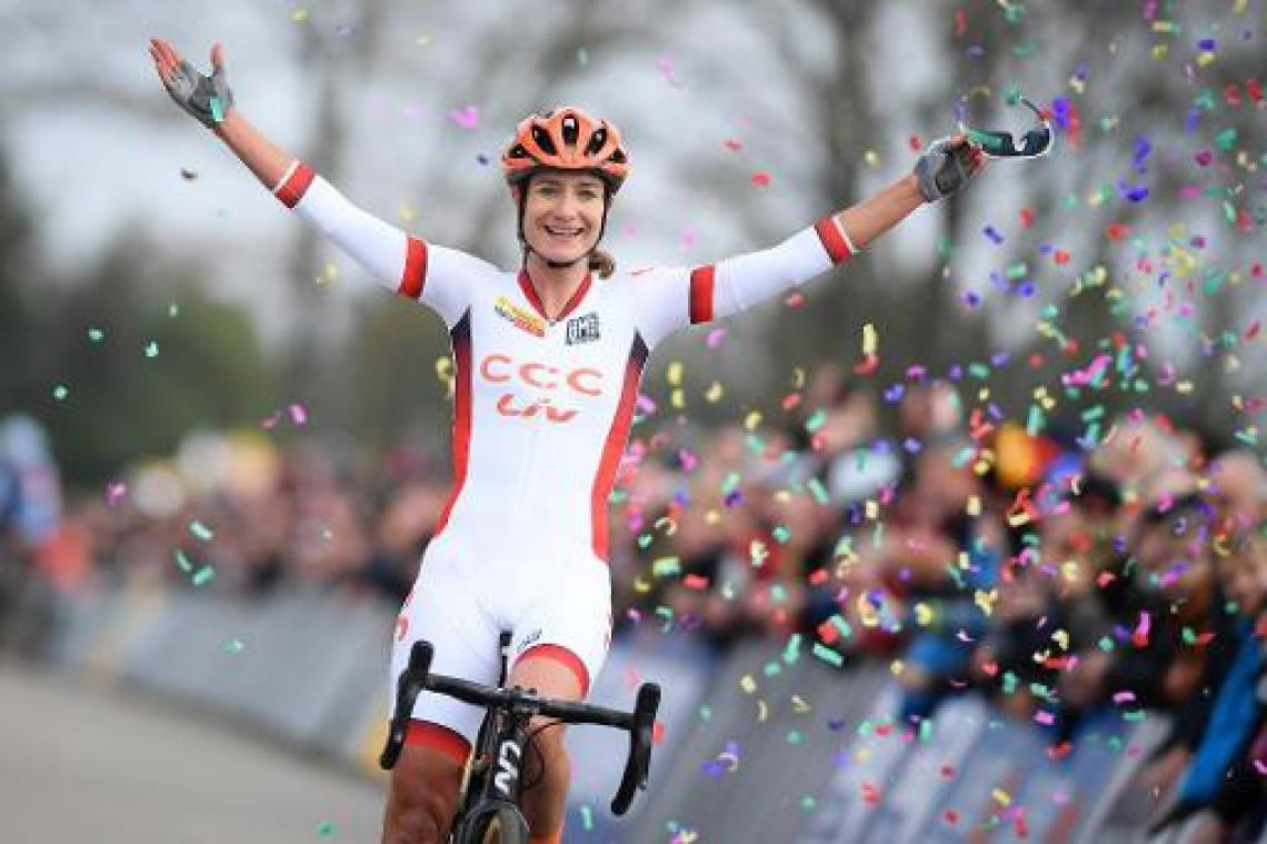 WB veldrijden Pontchâteau: Marianne Vos pakt bloemen bij de vrouwen en verzekert zich van eerste eindwinst