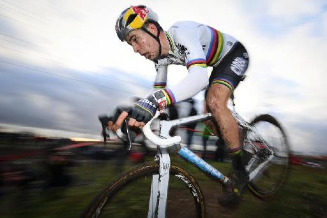 Wout van Aert slaat dubbelslag in Pontchâteau