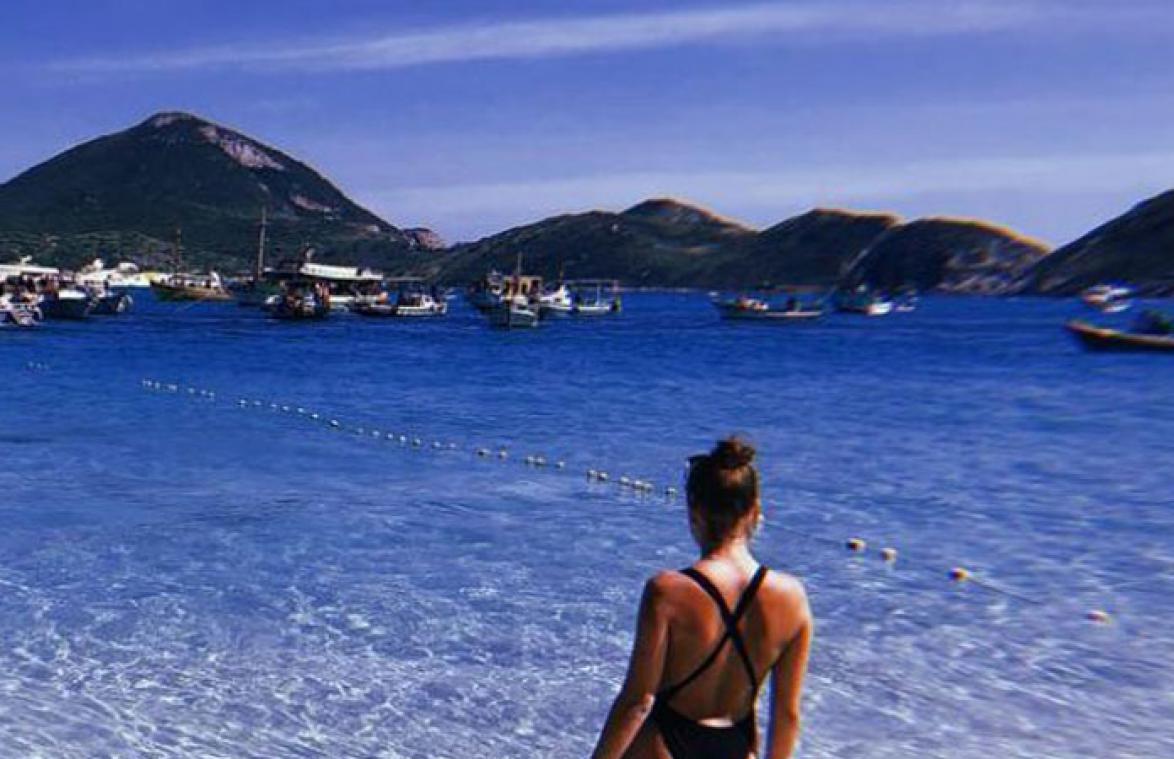 Laura Tesoro post sexy vakantiefoto en wordt overladen met complimentjes