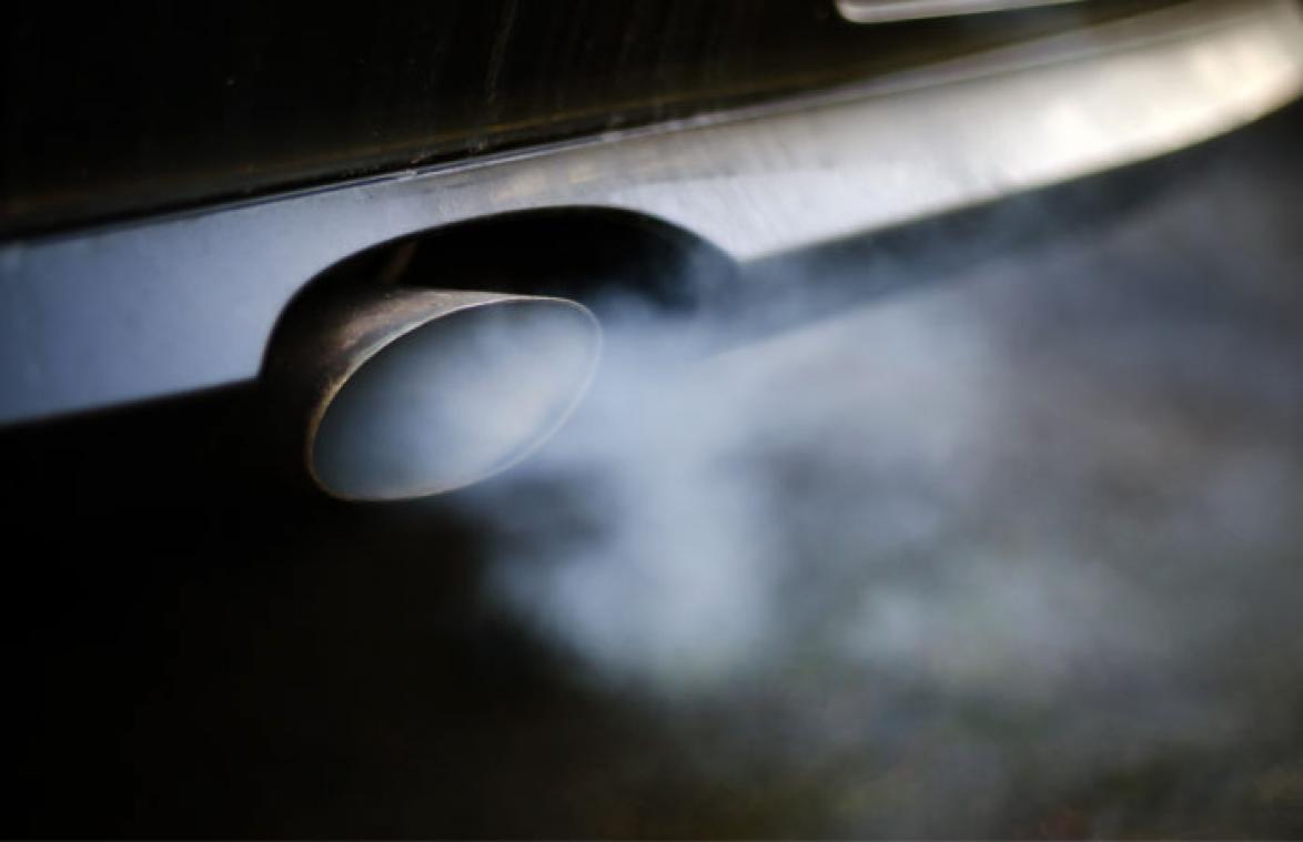 Motor onnodig laten draaien kan je straks 50 euro kosten in Wallonië