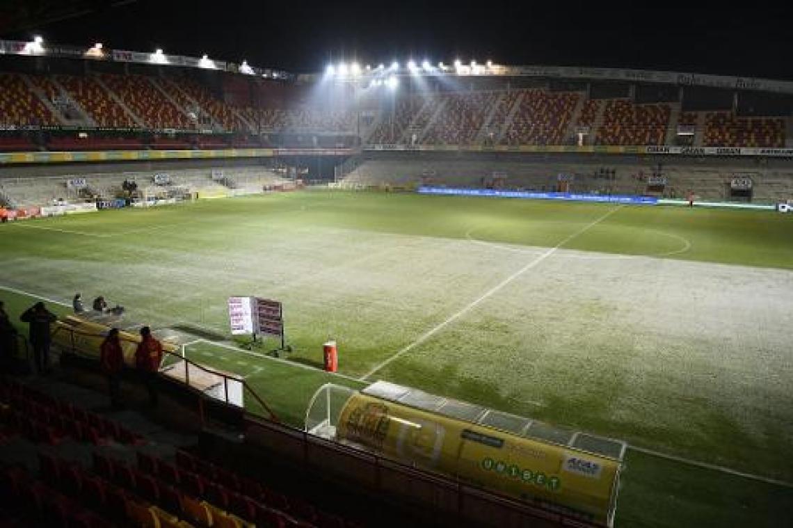 Croky Cup - Grasmat van KV Mechelen klaar voor ontvangst van Union