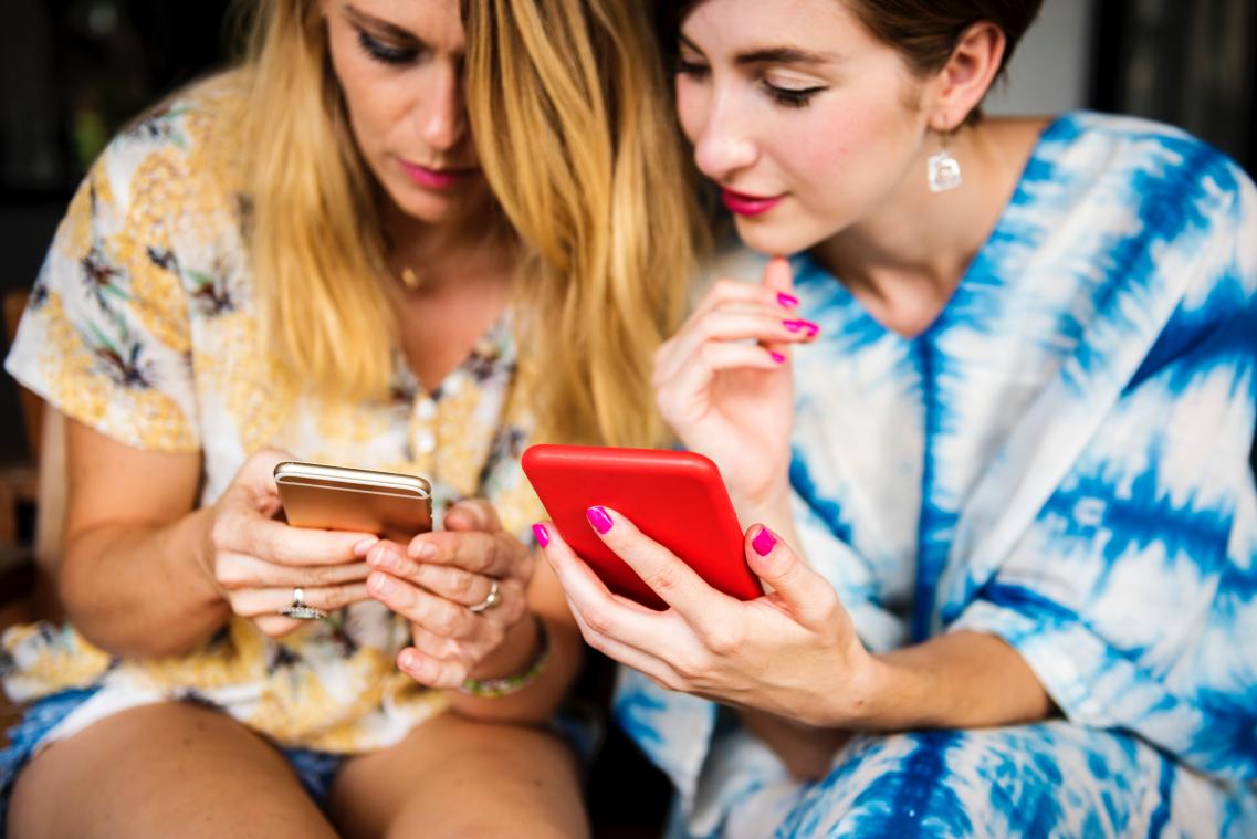 Op deze datingapp swipen je vrienden voor jou