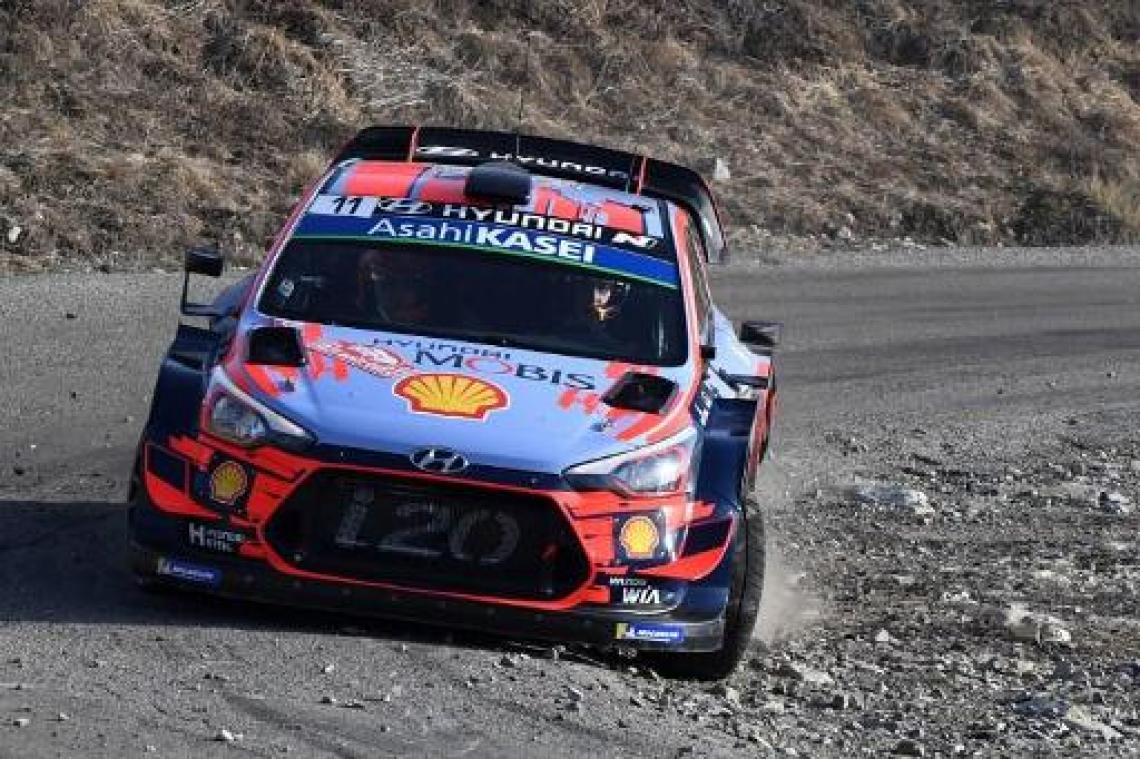 Neuville sluit derde dag af op minder dan vijf seconden van leider Ogier