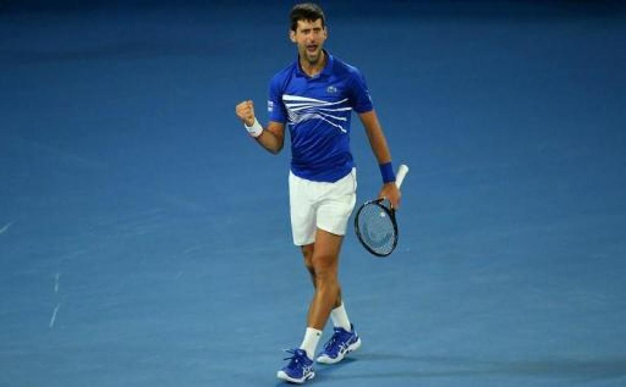 Djokovic geeft Nadal tennisles en verovert zevende recordwinst