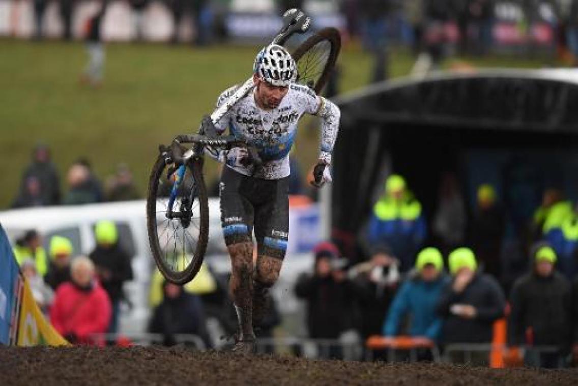 Van der Poel wint voor Aerts, die eindzege pakt