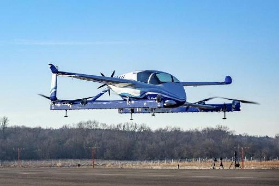 Eerste testvlucht voor 'vliegende auto' van Boeing