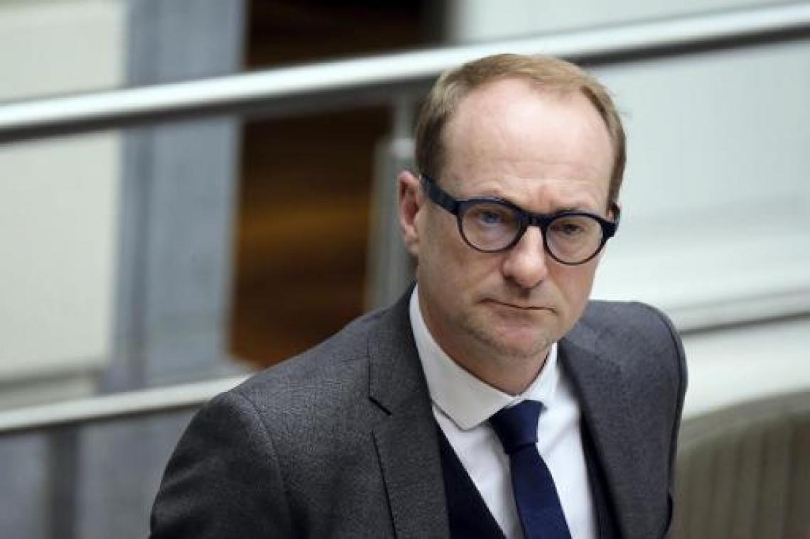 Tgv met minister Weyts aan boord staat stil door sneeuwval