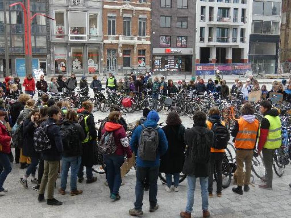 350 jongeren trotseren koude voor derde Antwerpse spijbelactie voor het klimaat