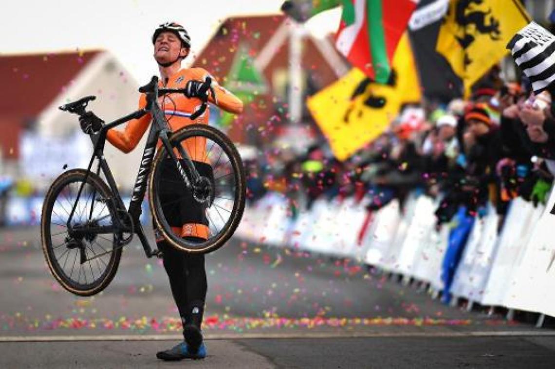 WK veldrijden - Nederlandse premier feliciteert Van der Poel