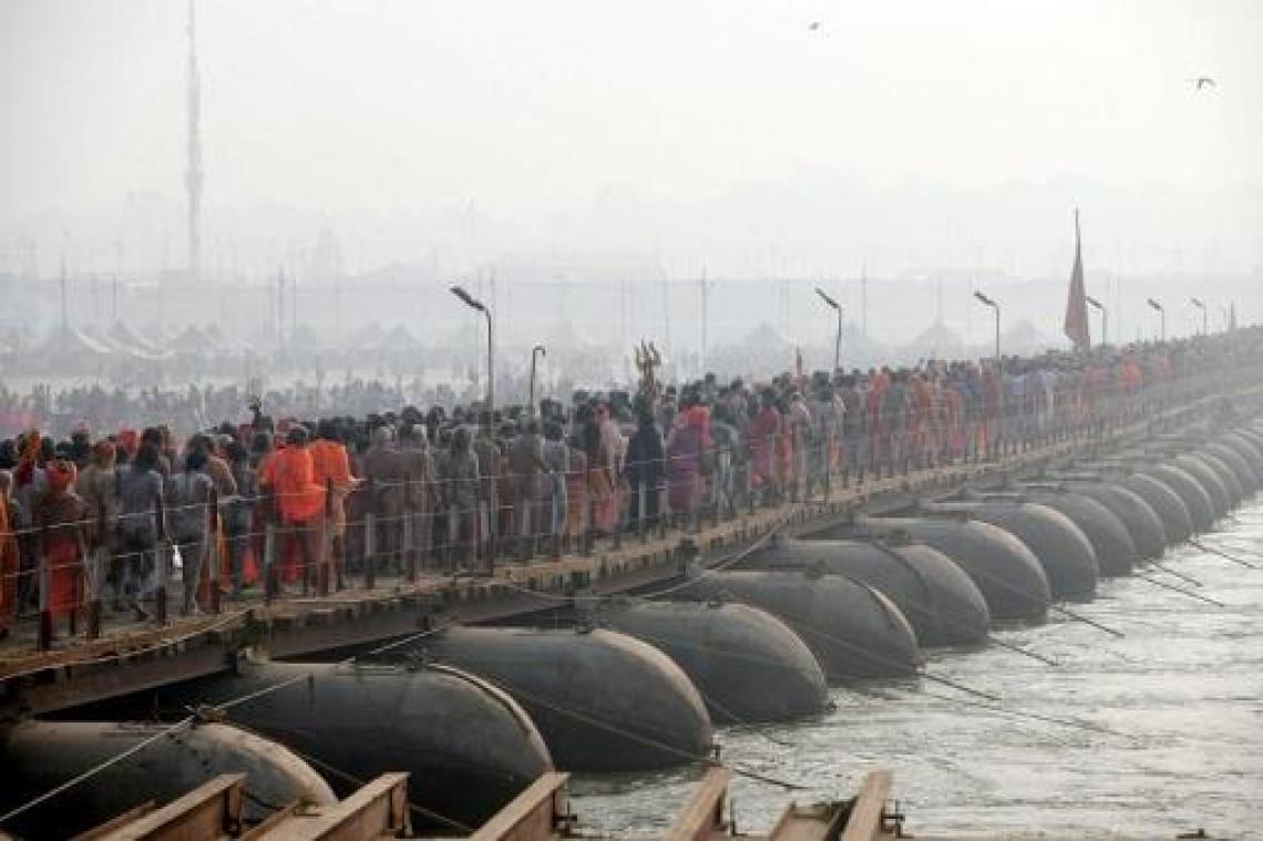 Dertig miljoen Indiërs maken zich op om te baden tijdens Kumbh Mela festival